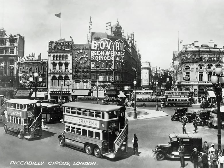 London's Piccadilly Circus in 1932