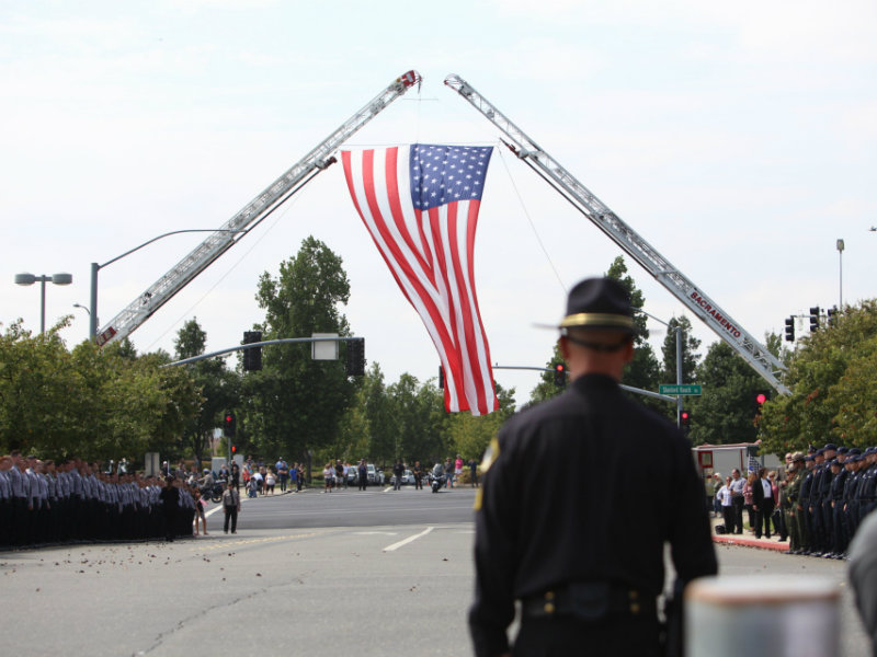 Sacramento Sheriff Deputy Memorial Flag 090717-p