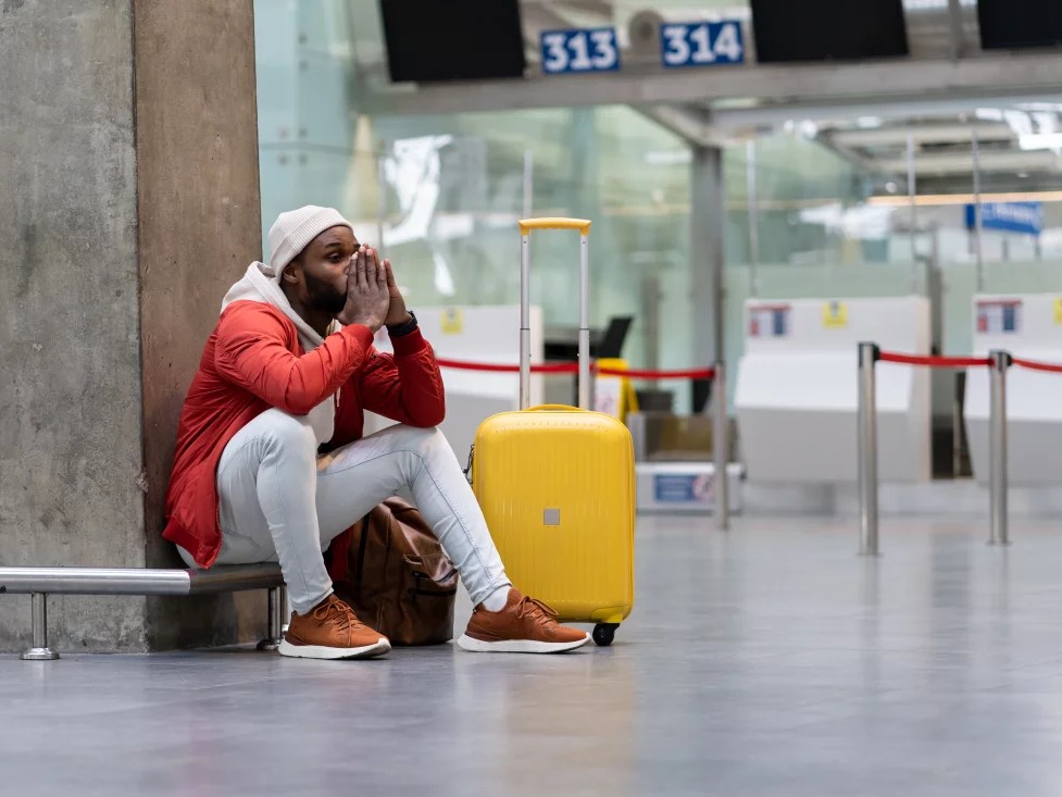If holiday air travel makes your palms sweat and your heart race, there are science-backed coping mechanisms that can help you manage the stress.