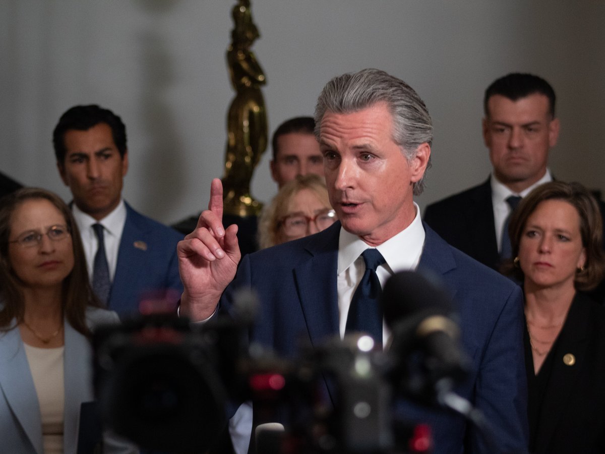 El gobernador Gavin Newsom durante una conferencia de prensa sobre la redistribución de distritos en la Mansión del Gobernador el viernes 8 de agosto de 2025, en 1526 H St en Sacramento.
