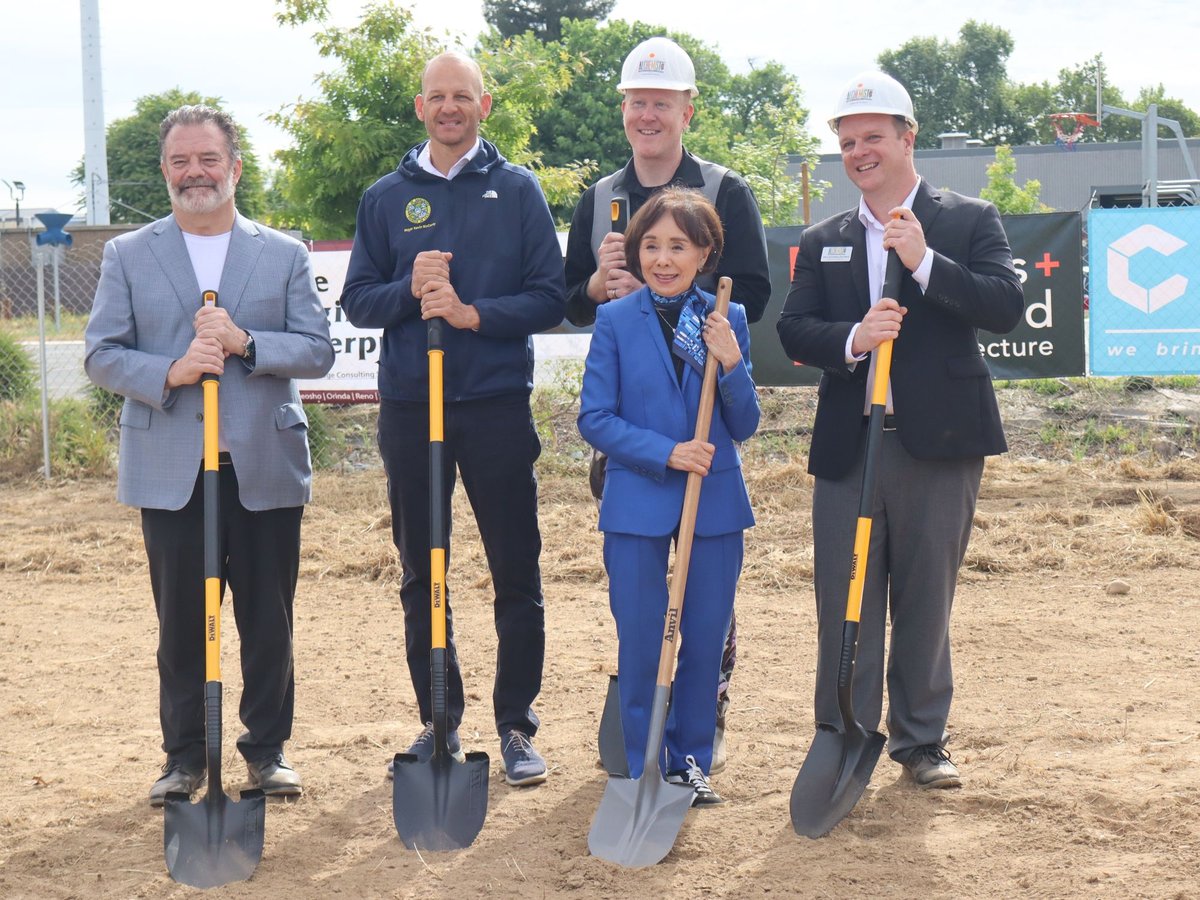 (L-R) GSEC CEO Barry Broome, Mayor Kevin McCarty, River District Executive Director Devin Strecker, Congresswoman Doris Matsui, and Alchemist CDC CEO Sam Greenlee hold shovels during the groundbreaking of the Alchemist CDC Public Market.