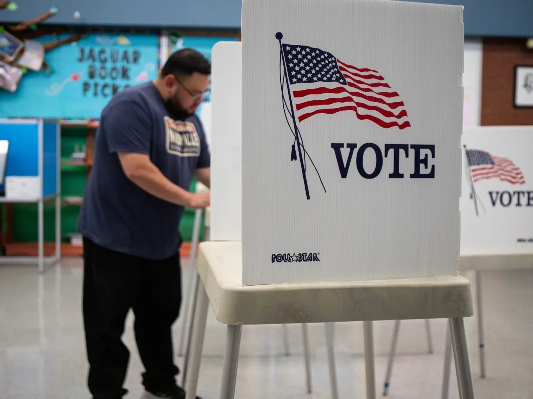 A voter fills their ballot at a voting center at ​​Powers-Ginsburg Elementary School in Fresno on March 5, 2024. Residents all over California are participating in the primary elections throughout the state.