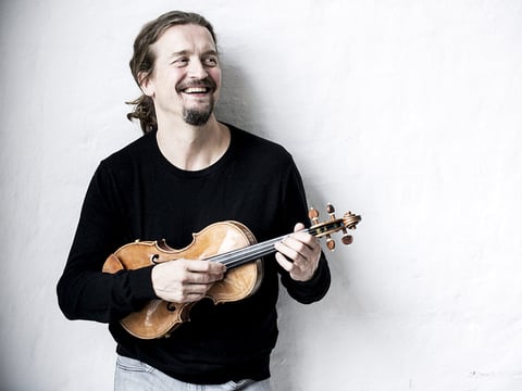 Christian Tetzlaff's new album features the two Violin Concertos by Béla Bartók.