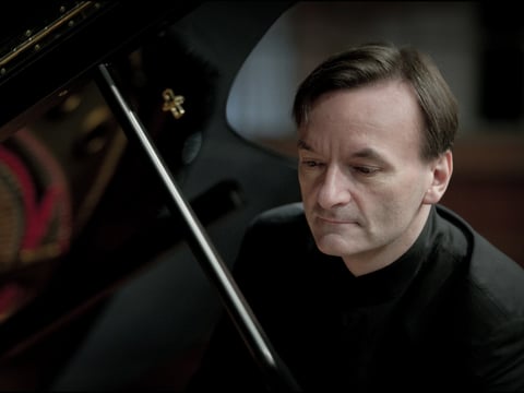 Stephen Hough's latest release includes all five Beethoven piano concertos.