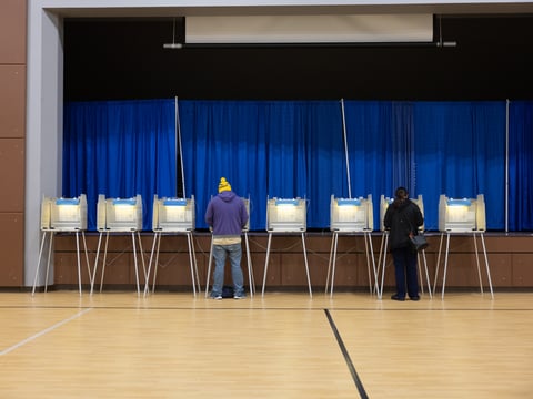 Voters fill out ballots at the Oak Park Community Center on Tuesday, Nov. 8, 2022.