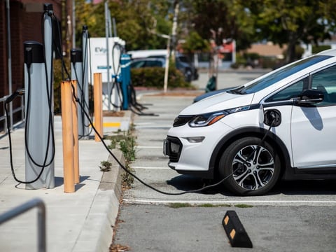 Sales of electric cars in California stabilized last year, slowing the state's progress in meeting its mandate to phase out gas-powered cars.