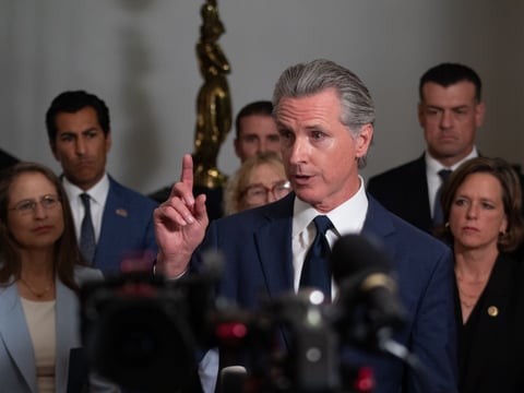 El gobernador Gavin Newsom durante una conferencia de prensa sobre la redistribución de distritos en la Mansión del Gobernador el viernes 8 de agosto de 2025, en 1526 H St en Sacramento.