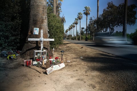 A memorial for car accident victims on a roadside outside Fresno on March 20, 2025. Photo by Larry Valenzuela, CalMatters/CatchLight Local