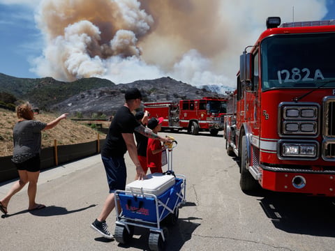 Matt and Kim Brantley bring firefighters snacks and refreshments with their kids during wildfires, Tuesday, May 19, 2026, in Simi Valley, Calif.
