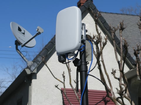A 5G cell (center) in Sacramento, Calif. Mayor Darrell Steinberg says he hopes the new high-speed wireless service will attract businesses to the city.