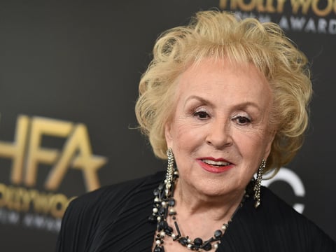 Doris Roberts arrives at the Hollywood Film Awards at the Beverly Hilton Hotel on Sunday, Nov. 1, 2015, in Beverly Hills, Calif. 