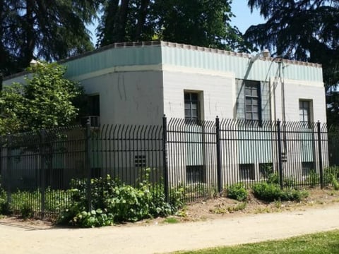 The City of Sacramento wants to do something with this vacant 80-year old building in midtown's Winn Park.