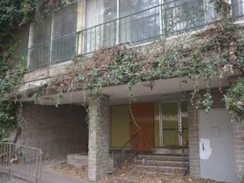 The long-closed Mansion Inn Hotel in downtown Sacramento, across the street from the Governor's Mansion, has sold for more than $5 million to Sacramento's SKK Developments and The Grupe Company of Stockton.