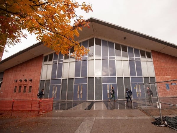 The front of the vacant Freeborn Hall, on a rainy day in November 2018.