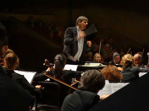 Maestro Peter Jaffe conducts the Stockton Symphony / Twitter