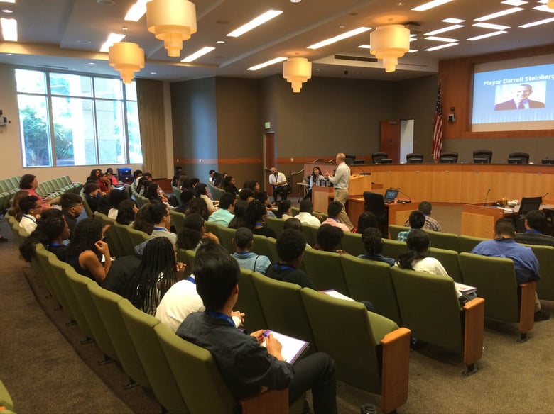 Sacramento Mayor Darrell Steinberg meets with the highschoolers participating in the Summer At City Hall program.