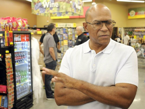 Sacramento City Councilman Allen Warren tells the Sacramento Business Journal that he hopes a new Grocery Outlet triggers other new developments on Del Paso Boulevard.