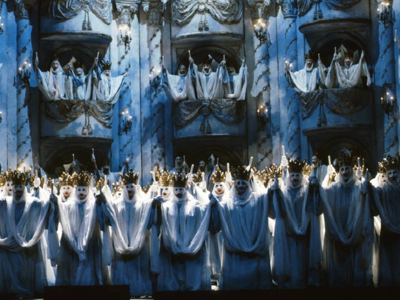 A scene from Boito's "Mefistofele" | photo: Winnnie Klotz / Met Opera Archives