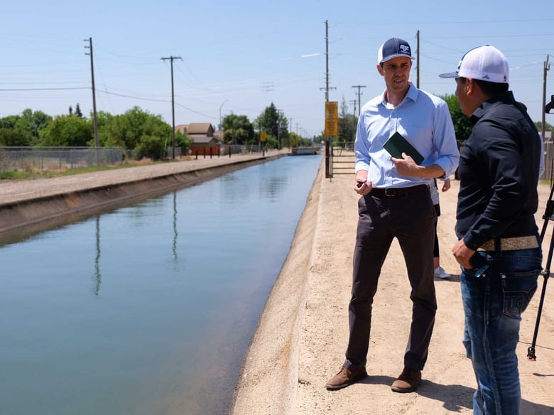 Beto O'Rourke talks with agriculture students at Modesto Junior College.