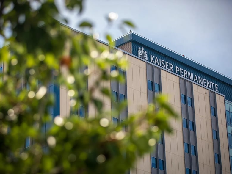 Kaiser Permanente in Oakland on Aug. 2, 2022. Photo by Martin do Nascimento, CalMatters Kaiser Permanente in Oakland on Aug. 2, 2022. Photo by Martin do Nascimento, CalMatters