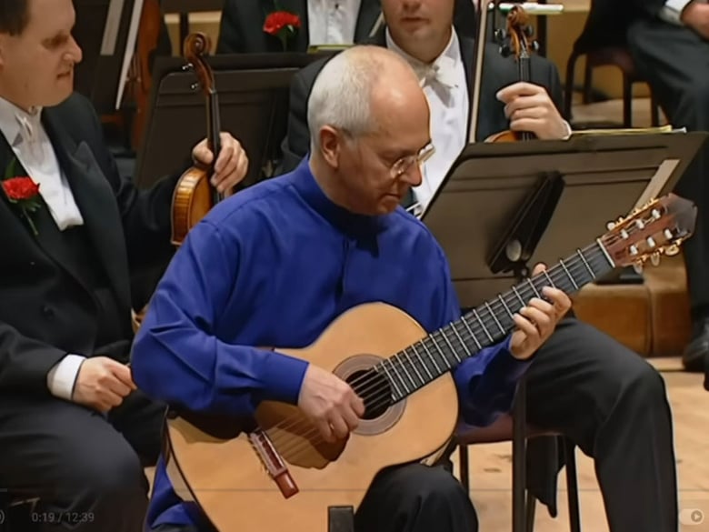 Guitarist John Williams performing Rodrigo's Concierto De Aranjuez with the Royal Opera House Orchestra, conducted by Antonio Pappano.