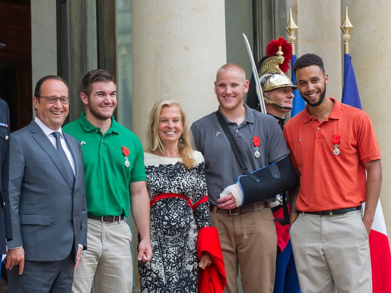 French President Francois Hollande, U.S. National Guardsman from Roseburg, Ore., Alek Skarlatos, U.S. Ambassador to France Jane D. Hartley, U.S. Airman Spencer Stone and Anthony Sadler, a senior at Sacramento State, pose for photos.