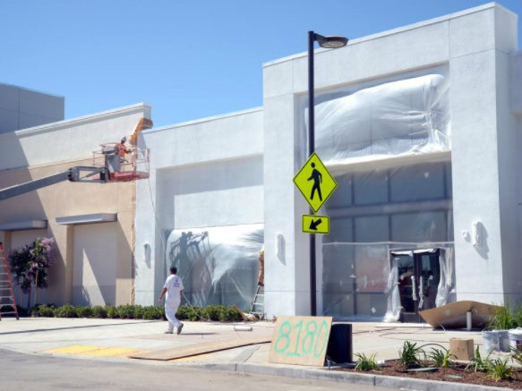The Delta Shores project in South Sacramento took another step forward this week with the opening of new stores.