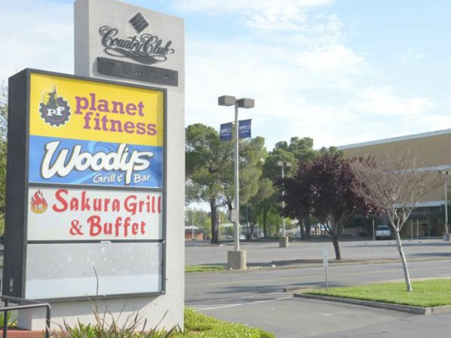 Sacramento's once-struggling Country Club Plaza is getting an indoor trampoline park, marking a big step in the shopping center's transformation.