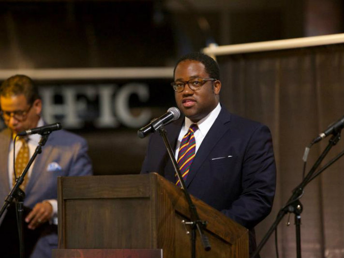 Asm. Ridley-Thomas addressing the crowd