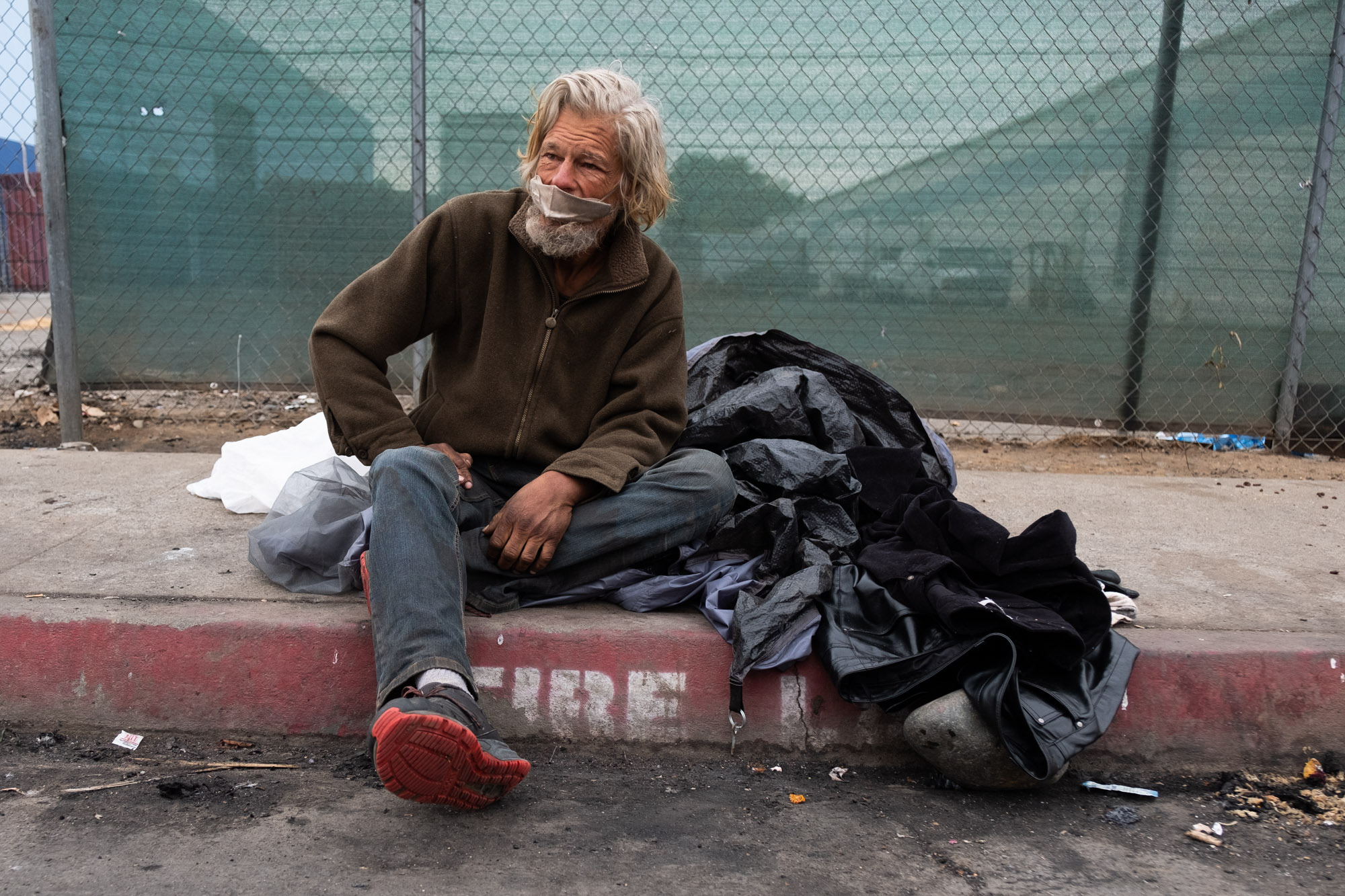 Homeless man. Лифт старый с бомжом. Buys homeless men
