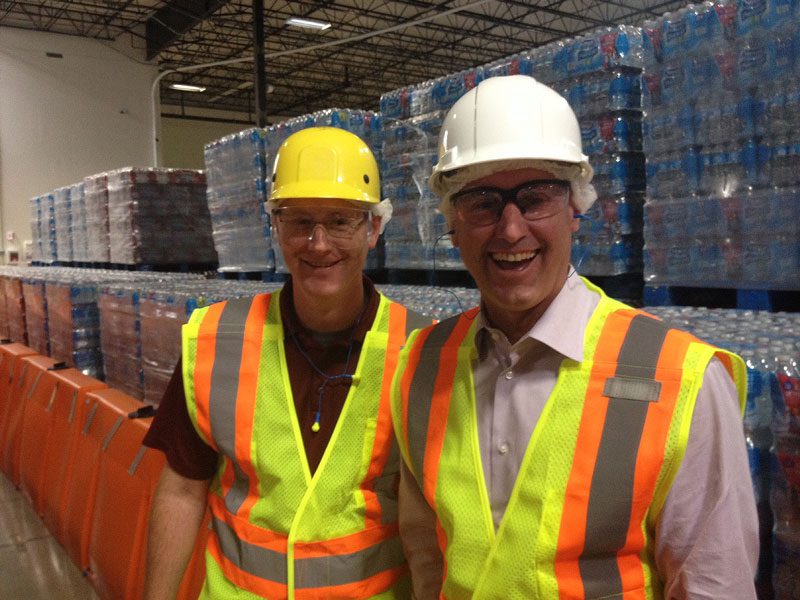 1105-Nestlé -Sacramento -bottling -plant -manager -Shawn -Edmondson -(L)-with -Nestlé -Waters -North -America -President -and -CEO-Tim -Brown -(R)-inside -the -plant -p